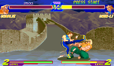 Street Fighter Alpha: Warriors' Dreams (Arcade) screenshot: Kick in face