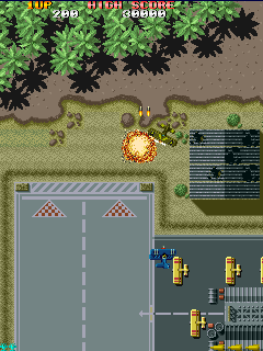 Sky Shark (Arcade) screenshot: Shoot the enemy.