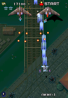 Strikers 1945 (Arcade) screenshot: Bigger planes