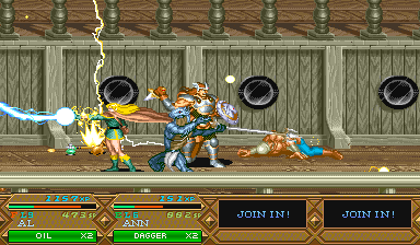 Dungeons & Dragons: Tower of Doom (Arcade) screenshot: The fighter is distracting the enemy while the elf fires her lightning bolt. Unfortunately, wrong direction!