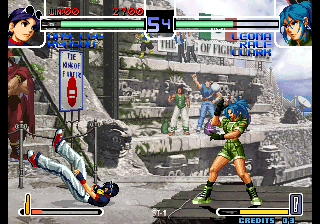 The King of Fighters 2002: Challenge to Ultimate Battle (Arcade) screenshot: Knocked to the floor.
