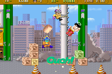 Hammerin' Harry (Arcade) screenshot: Ouch!