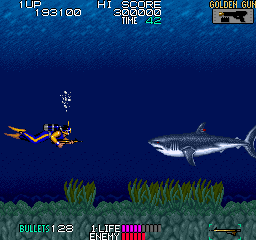 Sly Spy: Secret Agent (Arcade) screenshot: Kill the shark.