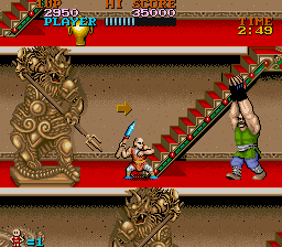 Tiger Road (Arcade) screenshot: Exploring the temple.