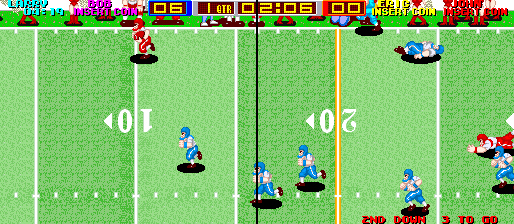 Tecmo Bowl (Arcade) screenshot: He's through for the Touch Down.