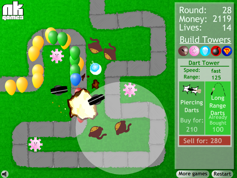 Bloons Tower Defense (Browser) screenshot: Blowing up some nasty balloons with our cannons