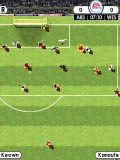 FIFA Soccer 2002 (Windows Mobile) screenshot: The ball being crossed into the box
