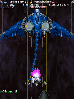 Armed Police Batrider (Arcade) screenshot: Flying after the boss.