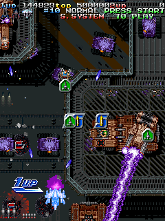 Armed Police Batrider (Arcade) screenshot: Avoid that laser.