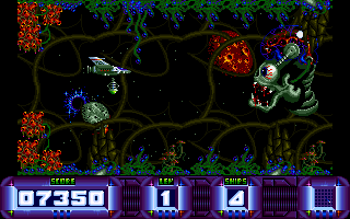 Nucleus (Amiga) screenshot: Fighting the level one boss.