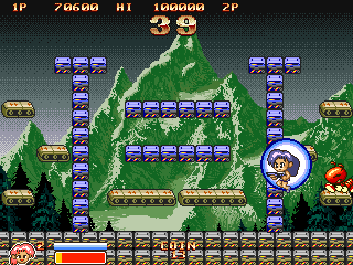 Metal Saver (Arcade) screenshot: Energy shield