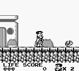 The Flintstones: King Rock Treasure Island (Game Boy) screenshot: Avoid or shoot the creature.