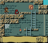 Montezuma's Return! (Game Boy Color) screenshot: Jump the snake.