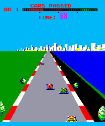 Turbo (Arcade) screenshot: Driving along the sea.