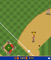 Derek Jeter Pro Baseball 2005 (J2ME) screenshot: Fielders chasing the ball