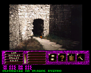 Skarb Templariuszy (Amiga) screenshot: Road to the castle courtyard