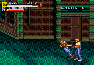 Streets of Rage 2 (Arcade) screenshot: Stabbing a thug.