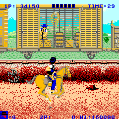Express Raider (Arcade) screenshot: Riding on horse back.