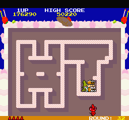The Fairyland Story (Sharp X68000) screenshot: By picking up the Change Potion Ptolemy is transformed into a invincible red rat for a short period of time, now if only I could get up there