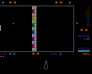 Poing 7 (Amiga) screenshot: The bright blocks are hard ones, the colourful ones will lock the ball for a while, then spit it out at high speed