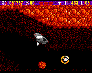 Zool (Amiga) screenshot: Bonus stage - Zool is flying his ship inside the body