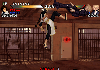 The Fallen Angels (Arcade) screenshot: Kick in air