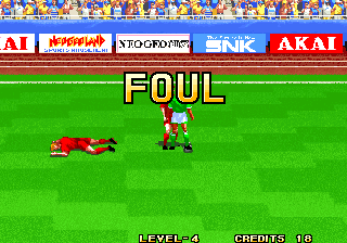 The Ultimate 11: SNK Football Championship (Arcade) screenshot: Foul