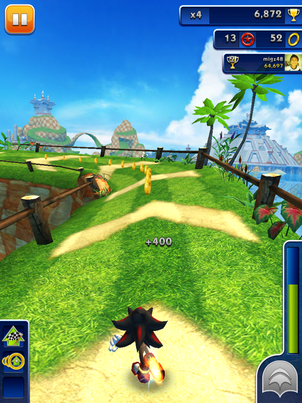 Sonic Dash (iPad) screenshot: Shadow the Hedgehog now rolls in.