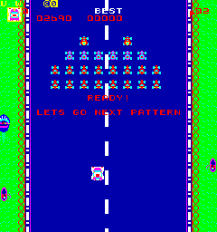 Hwy Chase (Arcade) screenshot: The next enemy formation.