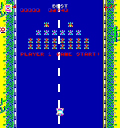Hwy Chase (Arcade) screenshot: Initial formation of cars.