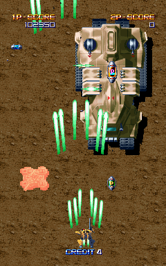 Macross Plus (Arcade) screenshot: Big enemy to destroy