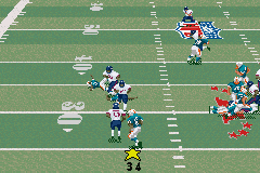 Madden NFL 2004 (Game Boy Advance) screenshot: Attempting a running play.