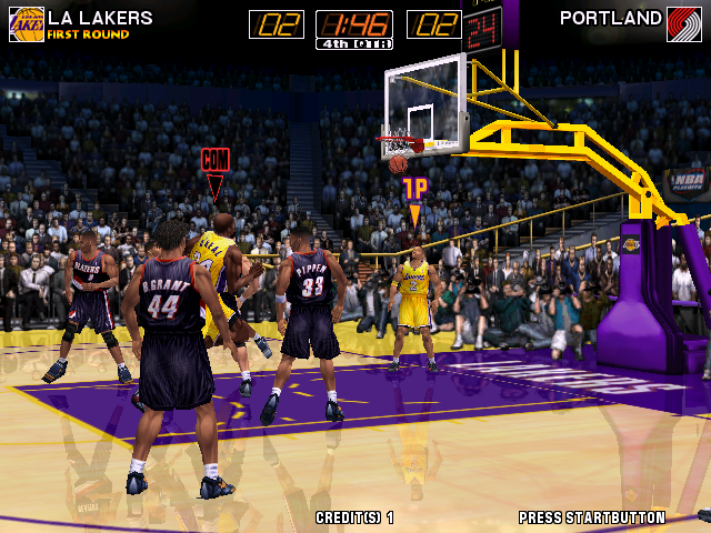 Virtua NBA (Arcade) screenshot: He scores!