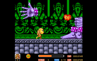 Toki (Amiga) screenshot: This is another boss. The heart is its weak spot.