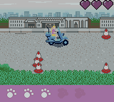 Barbie: Pet Rescue (Game Boy Color) screenshot: Riding a vespa