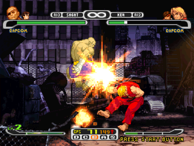 Capcom vs. SNK Pro (PlayStation) screenshot: Due a bad luck moment, Ken is accurately damaged by Sagat's knee-based move Tiger Crush.