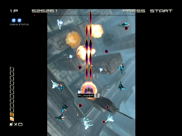Ikaruga (GameCube) screenshot: I'm being circled by enemy planes