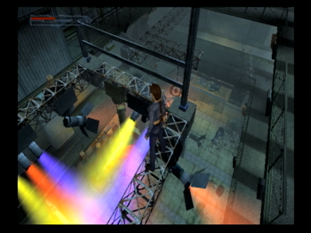 Lara Croft: Tomb Raider - The Angel of Darkness (PlayStation 2) screenshot: You'll have to do some platform jumping in a night club