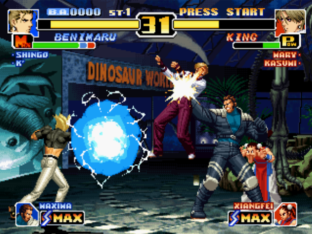 The King of Fighters '99: Millennium Battle (PlayStation) screenshot: Even helped by Maxima, Benimaru Nikaido fails in the attempt of hitting King with his Raikou Ken...