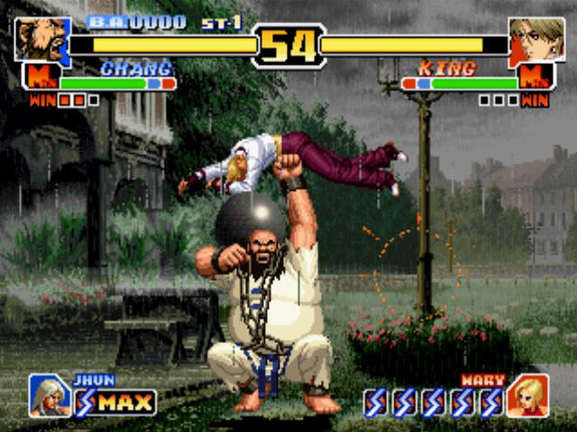 The King of Fighters '99: Millennium Battle (PlayStation) screenshot: Now, Chang Koehan executes his non-stop-fast-hitting-grabbing move Dai Hakai Nage against King!