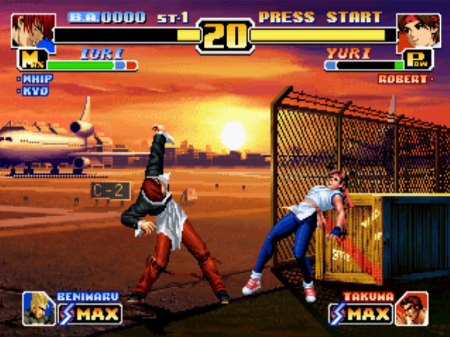 The King of Fighters '99: Millennium Battle (PlayStation) screenshot: Iori Yagami did his switch-side move Kuzukaze in Yuri Sakazaki: now, which will be his next action?