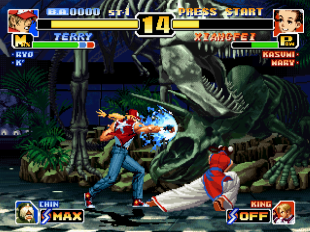 The King of Fighters '99: Millennium Battle (PlayStation) screenshot: Aiming to stop Terry Bogard's offensive, Li Xiangfei uses her sweep against his Power Drive move.