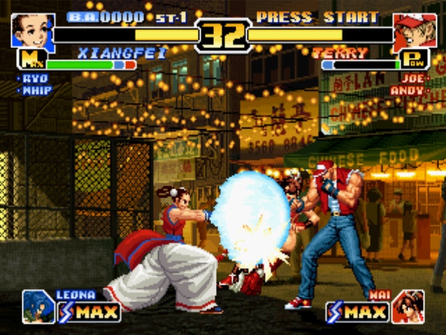 The King of Fighters '99: Millennium Battle (PlayStation) screenshot: Li Xiangfei could stop Mai Shiranui's Striker Attack through the wise execution of his Nanpa move.