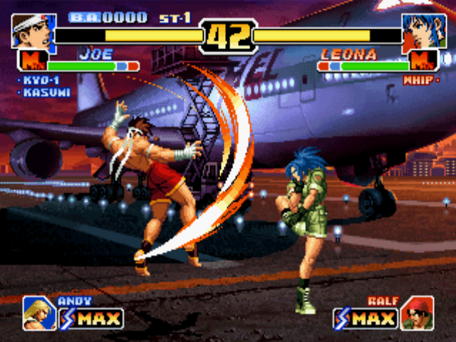 The King of Fighters '99: Millennium Battle (PlayStation) screenshot: Leona Heidern attempts to protect herself of Joe Higashi's coming attack: his move Ougon no Kakato!
