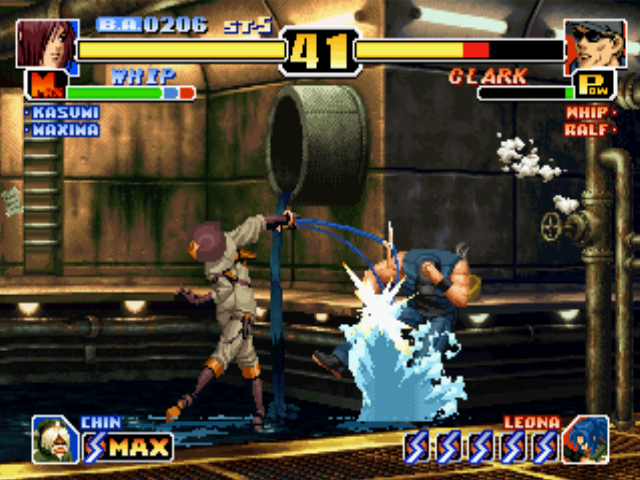 The King of Fighters '99: Millennium Battle (PlayStation) screenshot: Whip using his swinging combat weapon to connect a successful Body Blow Attack in Clark Steel.