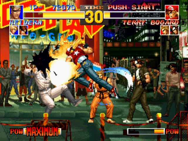 The King of Fighters '95 (PlayStation) screenshot: Heidern uses his projectile move Cross Cutter against Terry, but he strikes back using a Power Dunk.
