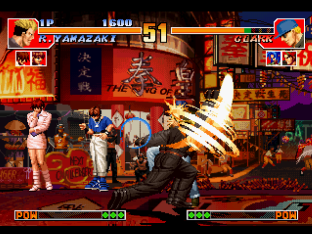 The King of Fighters '97 (PlayStation) screenshot: Clark Steel attacks Ryuji Yamazaki at the exact time that he does his reversal-based move Sadomazo.