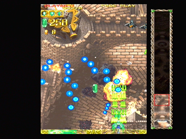 Espgaluda (PlayStation 2) screenshot: Gameplay; blasting some opponents