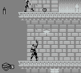 Judge Dredd (Game Boy) screenshot: You can shoot upwards at unsuspecting perps