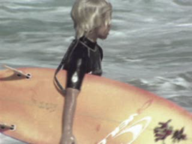 Championship Surfer (PlayStation) screenshot: Kids can surf too.